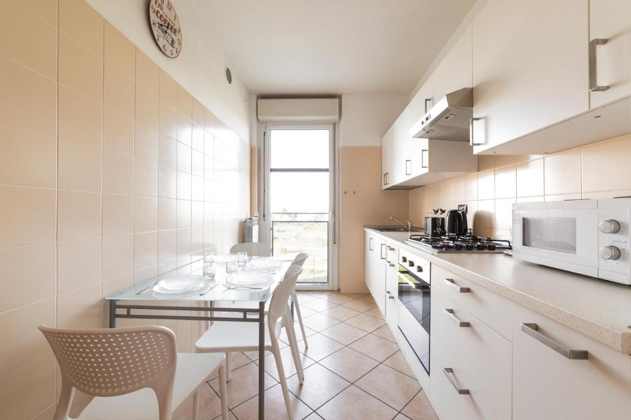 Milano Rogoredo Apt With Terrace!アパートメント エクステリア 写真
