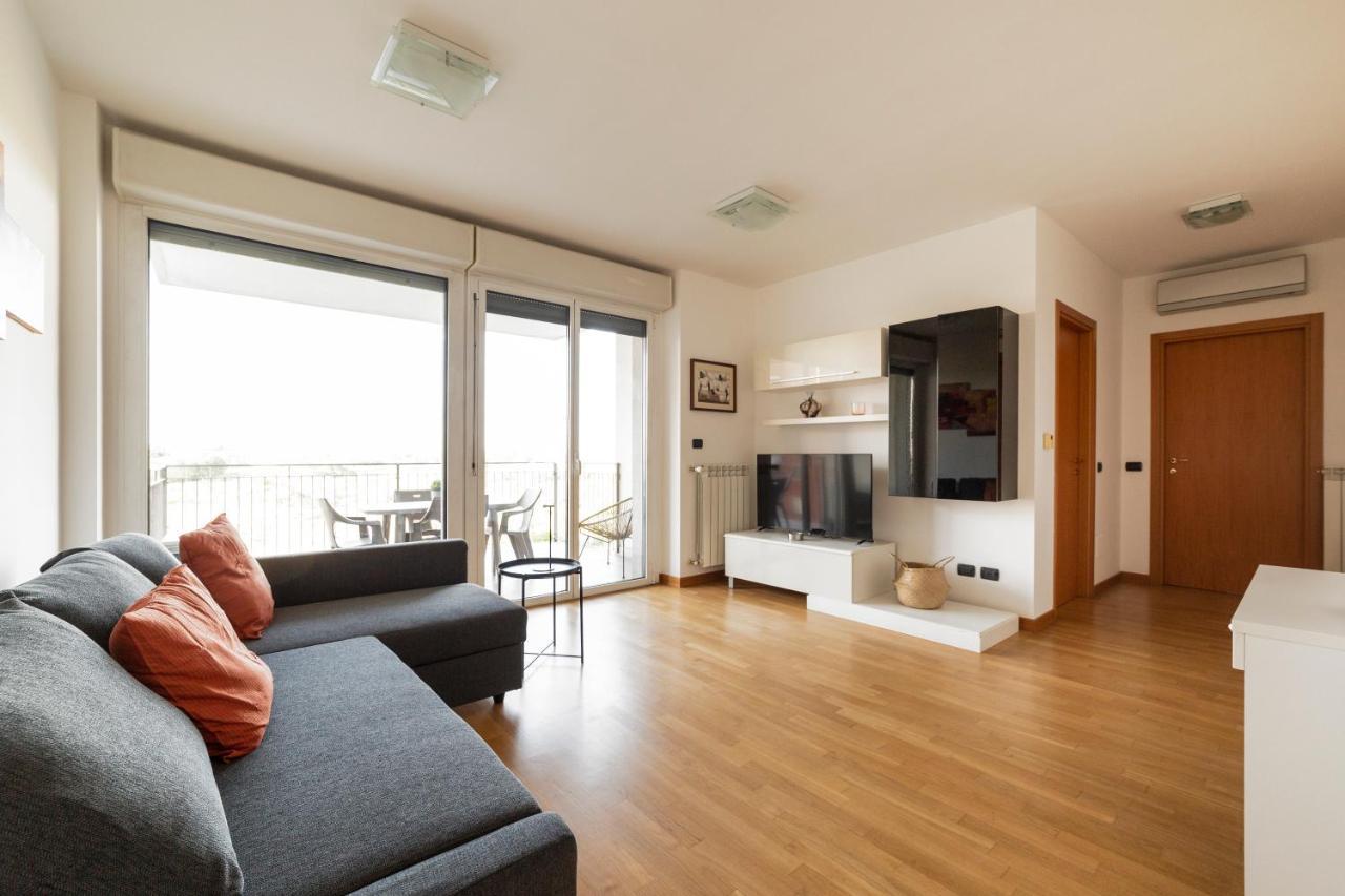 Milano Rogoredo Apt With Terrace!アパートメント エクステリア 写真
