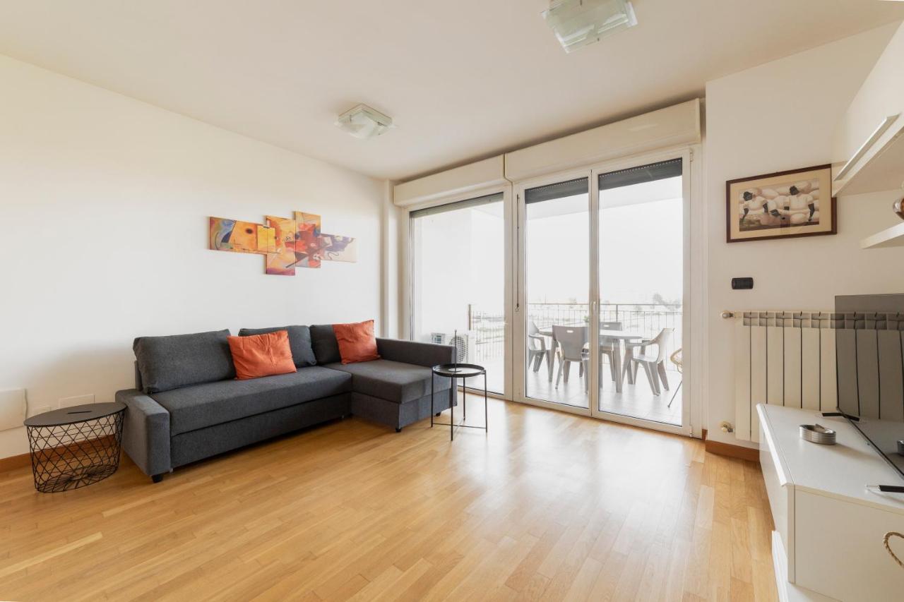 Milano Rogoredo Apt With Terrace!アパートメント エクステリア 写真